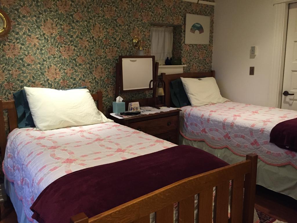 Alaska'S Capital Inn Bed And Breakfast (Adults Only) Τζούνο Δωμάτιο φωτογραφία